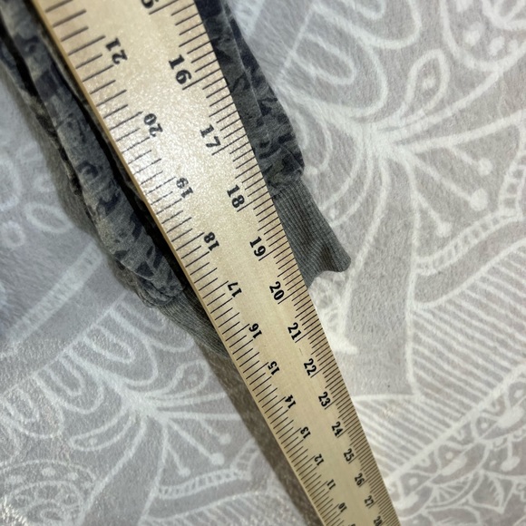 688 LOU & GREY GRAY STRIPE GLORAL PRINT TOP SIZE M MEDIUM CUTE SLEEVES EUC SHIRT - Picture 6 of 10